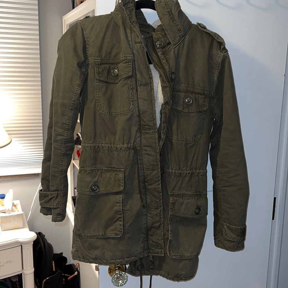 Aritzia Talula Faux Fur Line Army Green Hooded Jacket